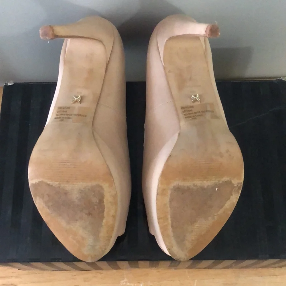 Women’s platform heels. Nude. Victoria’s Secret. - Picture 2 of 7